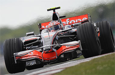 Kovalainen consigue su primera pole, Alonso sexto